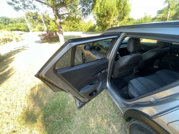 Peugeot e-2008 Allure 11