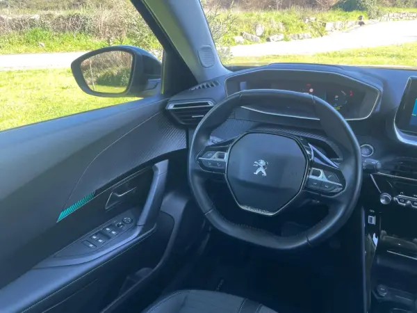 Peugeot e-2008 50 kWh Allure 26