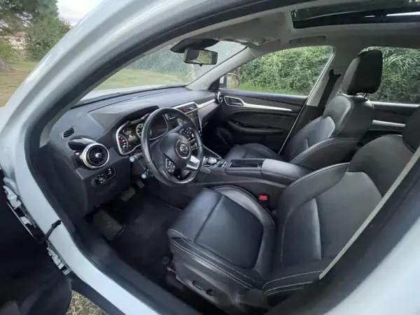 MG ZS Luxury 13