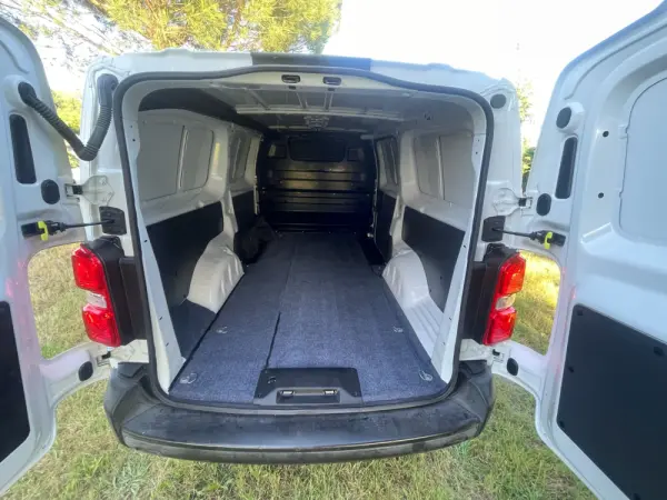 Fiat e-Scudo L3 (75-kWh) 19