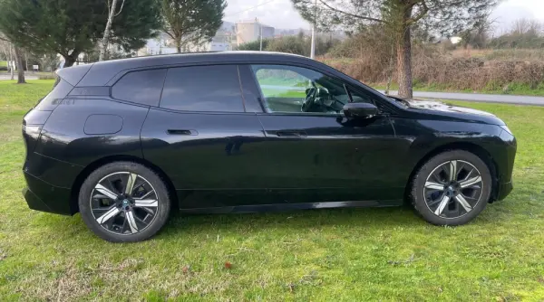 BMW iX xDrive 40 6