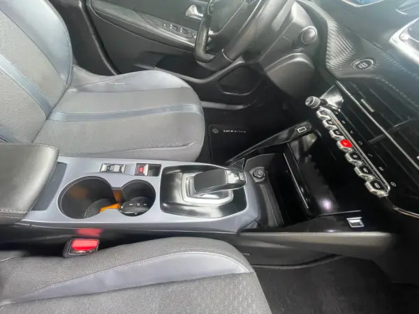 Peugeot e-2008 Allure 31