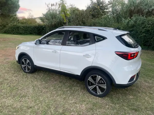 MG ZS Luxury 5
