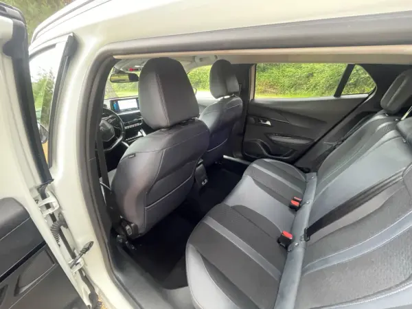 Peugeot e-2008 Allure 17