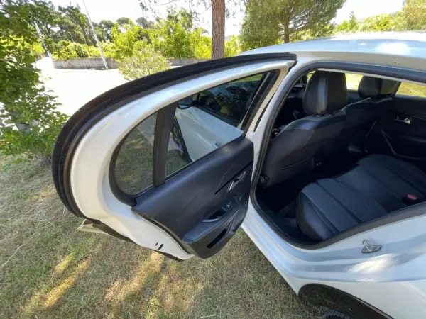 Peugeot e-208 50 kWh Allure 21