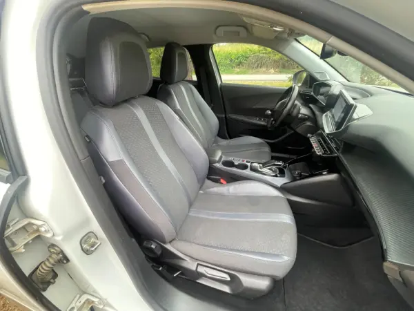 Peugeot e-2008 Allure 28