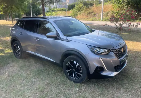 Peugeot e-2008 Allure 6