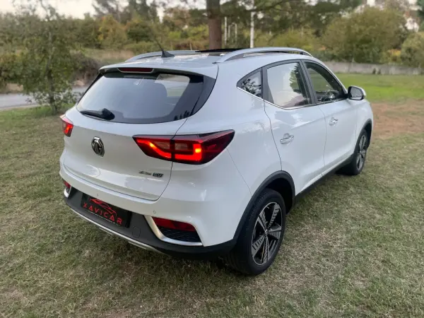 MG ZS Luxury 18