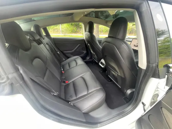 Tesla Model 3 Performance Dual Motor AWD 3