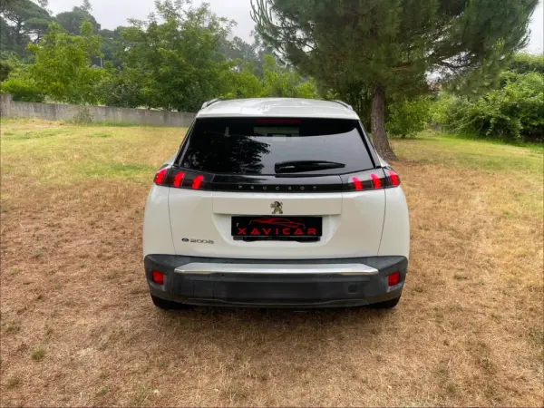 Peugeot e-2008 Allure 10