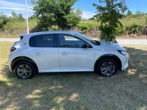 Peugeot e-208 50 kWh Allure 4