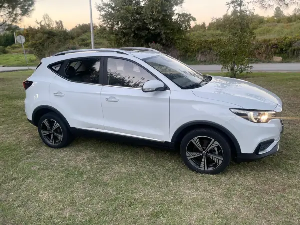 MG ZS Luxury 21