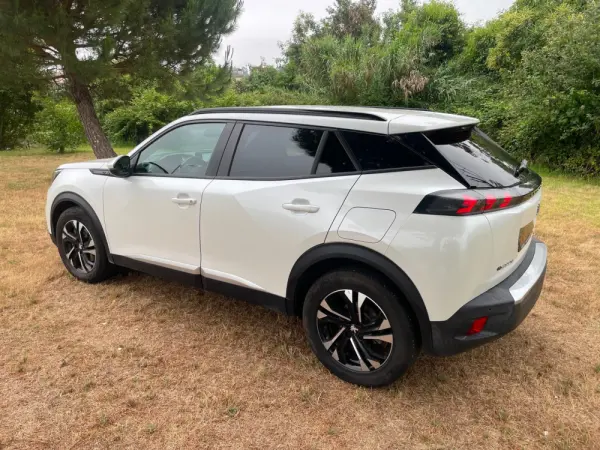 Peugeot e-2008 Allure 11