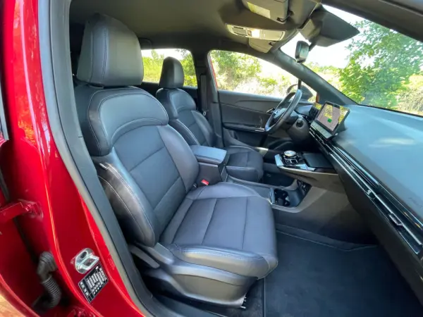 MG MG4 77 kWh Extended Range Luxury 33