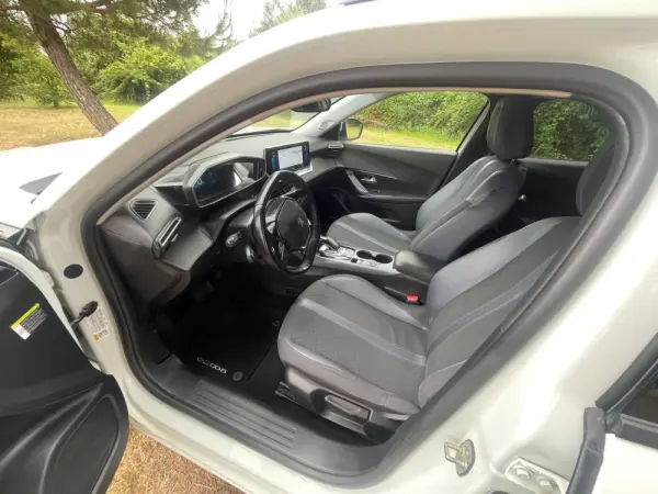 Peugeot e-2008 Allure 16
