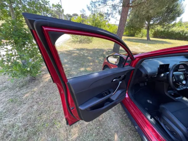 MG MG4 77 kWh Extended Range Luxury 27
