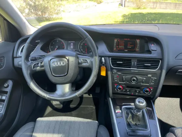 Audi A4 Avant 2.0 TDI Business Line 23