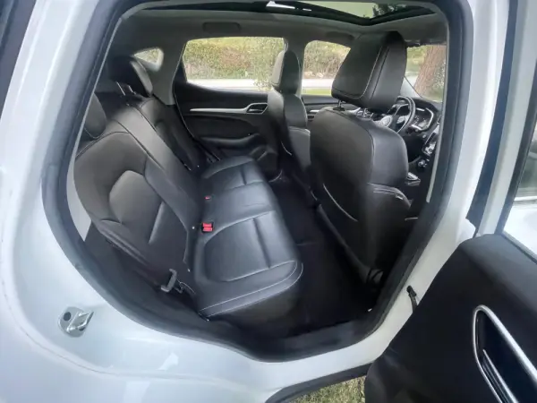 MG ZS Luxury 17