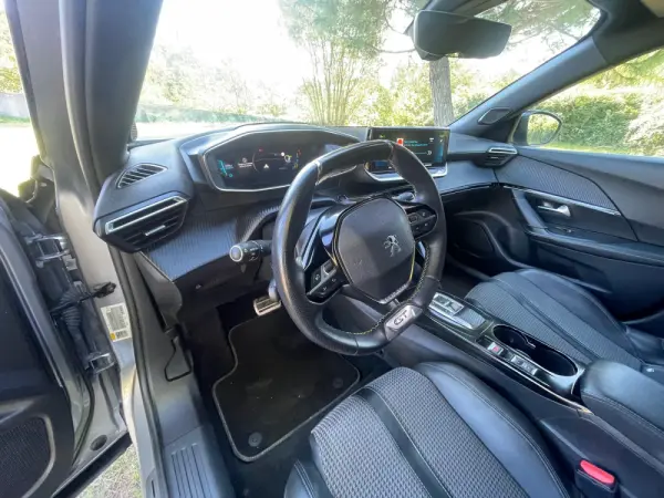 Peugeot e-2008 50 kWh GT 21