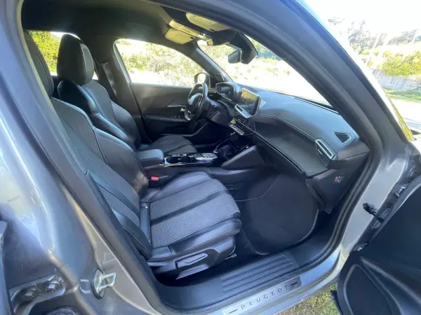 Peugeot e-2008 50 kWh GT 10