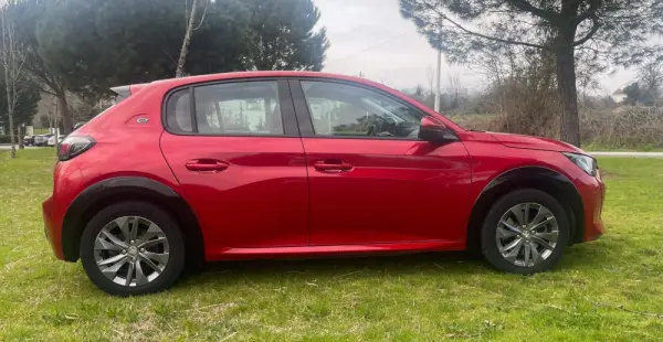 Peugeot e-208 Allure 6