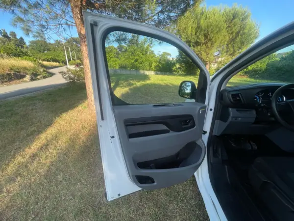 Fiat e-Scudo L3 (75-kWh) 11