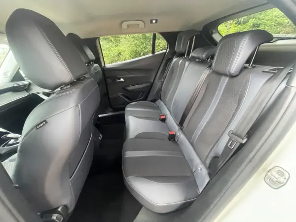 Peugeot e-2008 Allure 19