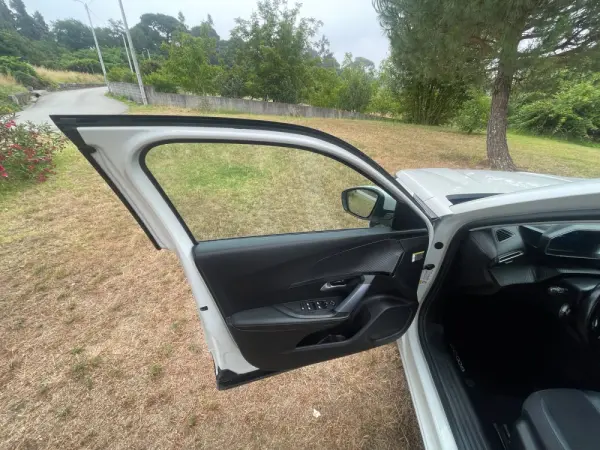 Peugeot e-2008 Allure 21