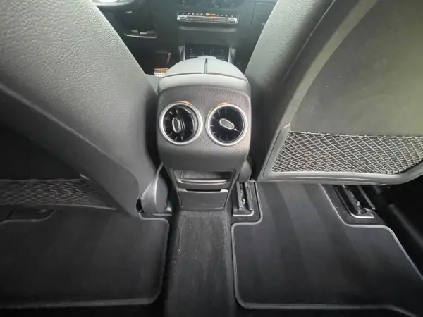 Mercedes-Benz EQA 250+ AMG Line 27
