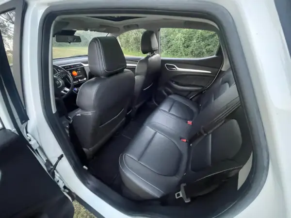 MG ZS Luxury 31