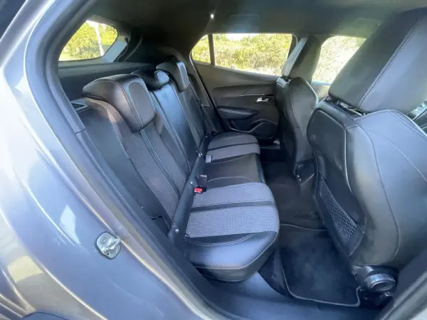 Peugeot e-2008 50 kWh GT 19