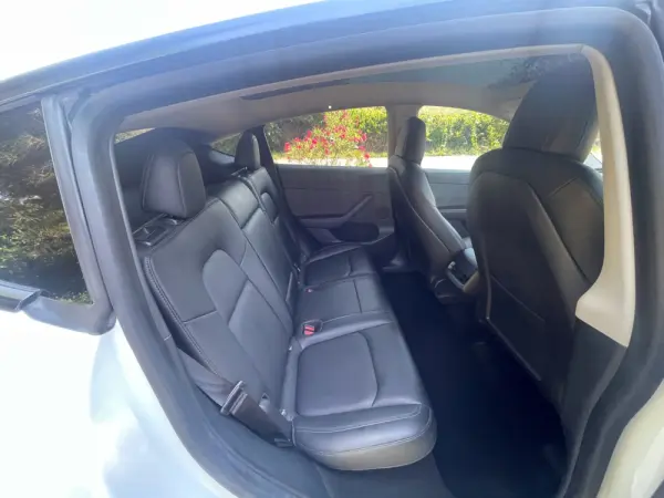 Tesla Model Y Long Range Dual Motor AWD 12