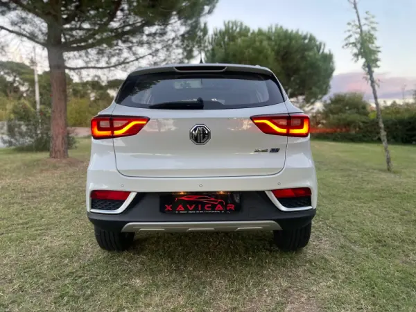 MG ZS Luxury 15
