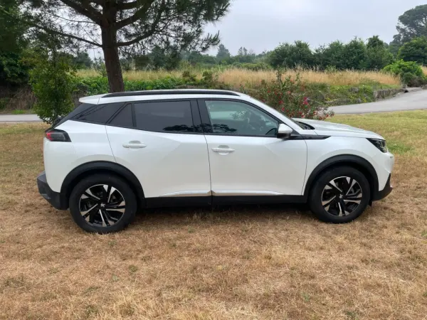 Peugeot e-2008 Allure 8