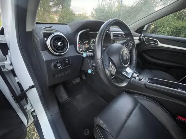 MG ZS Luxury 25