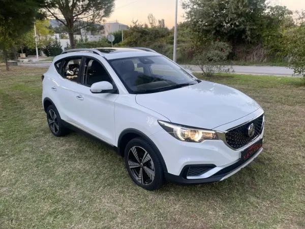 MG ZS Luxury 12