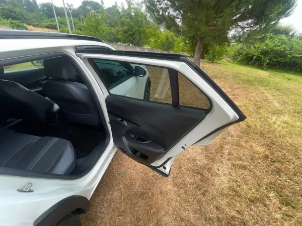 Peugeot e-2008 Allure 24