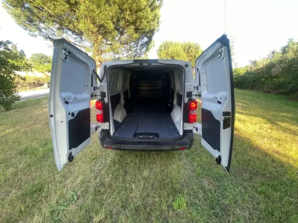 Fiat e-Scudo L3 (75-kWh) 21