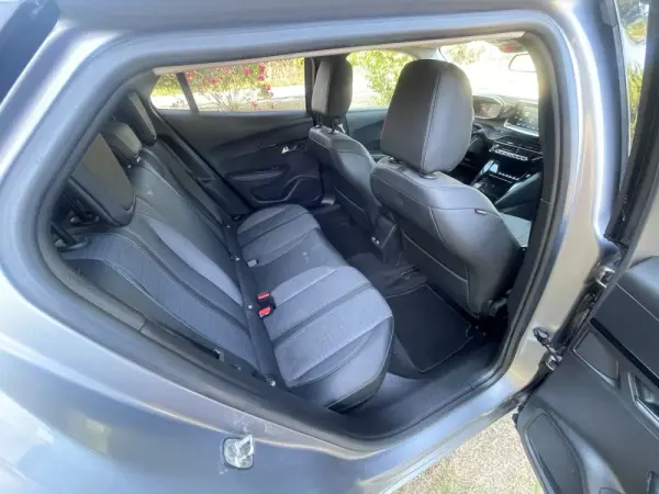 Peugeot e-2008 Allure 27
