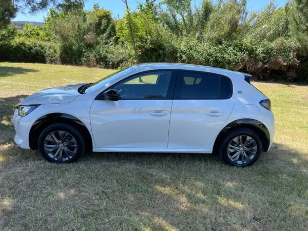 Peugeot e-208 50 kWh Allure 11