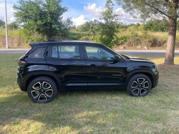 Jeep Avenger 10
