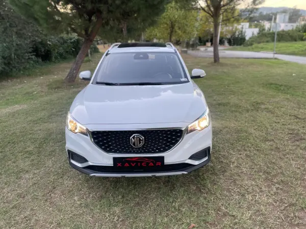 MG ZS Luxury 2