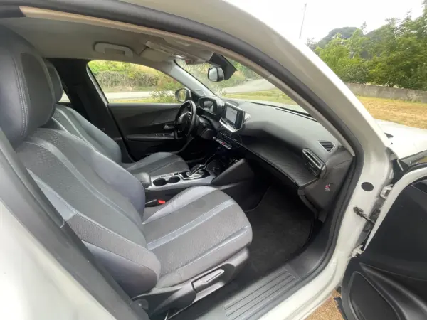 Peugeot e-2008 Allure 22