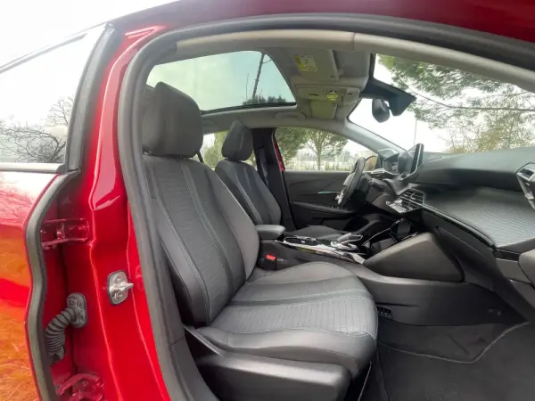 Peugeot e-208 Allure 19