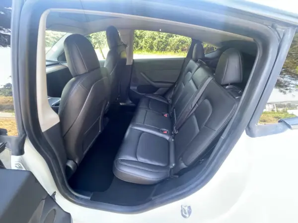 Tesla Model Y Long Range Dual Motor AWD 9
