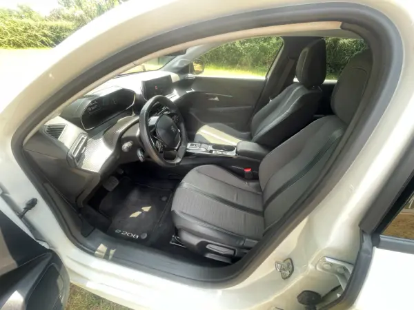 Peugeot e-208 50 kWh Allure Pack 5