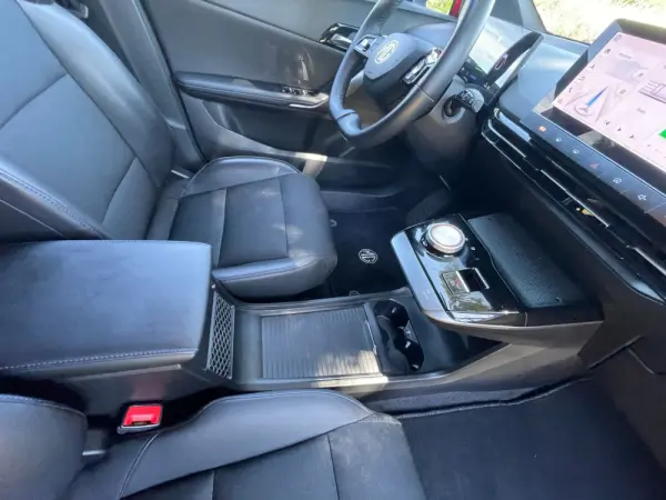 MG MG4 77 kWh Extended Range Luxury 28