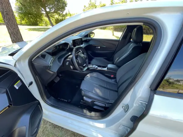 Peugeot e-208 50 kWh Allure 17