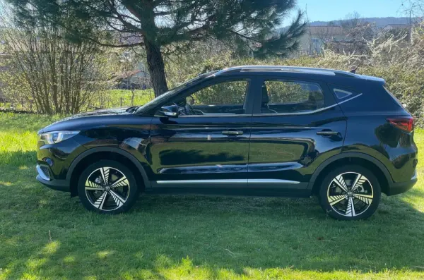 MG ZS Luxury 3