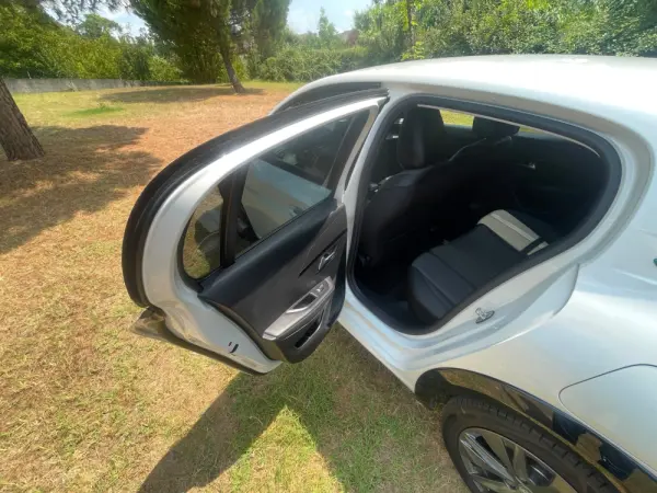 Peugeot e-208 50 kWh Allure Pack 16